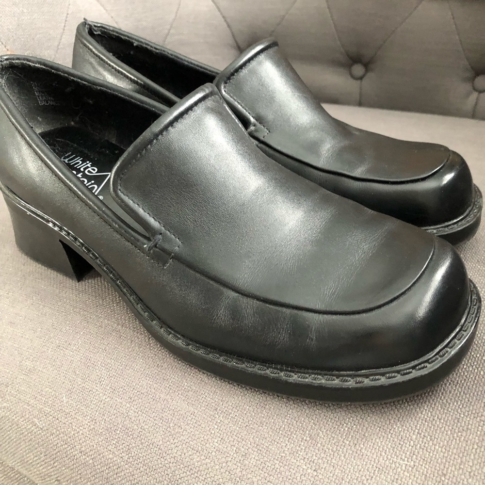 Black Leather White Mountain Chunky Heels